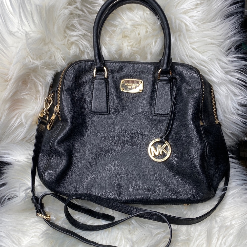 Black leather Michael kors body bag with gold